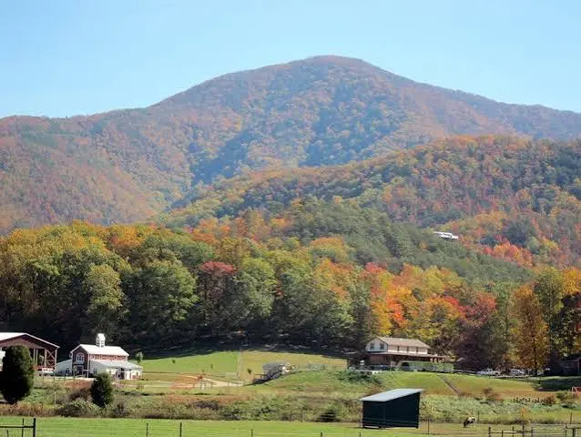Country living in Sevierville Tennessee with mountain views
