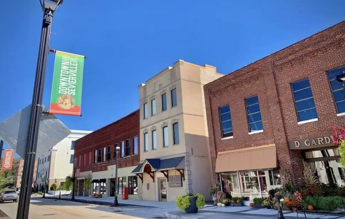 Historic downtown Sevierville Tennessee shops and restaurants