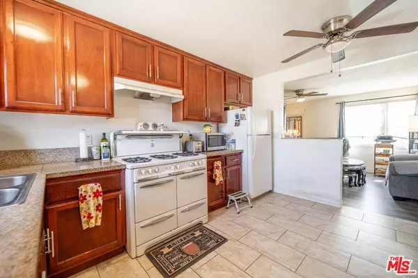 925 W Magnolia St, Compton, CA 90220