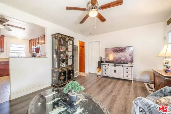 925 W Magnolia St, Compton, CA 90220