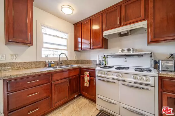 925 W Magnolia St, Compton, CA 90220