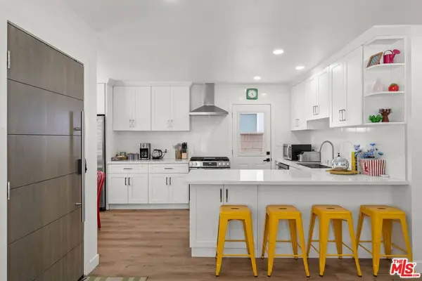 3037 Pacific Ave, Long Beach, CA 90806