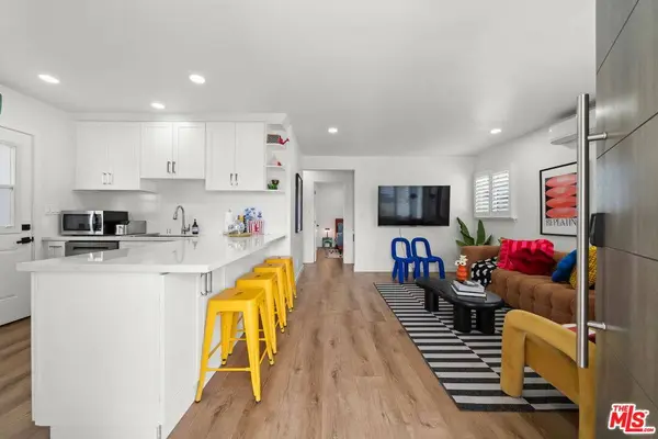 3037 Pacific Ave, Long Beach, CA 90806