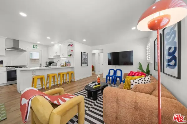 3037 Pacific Ave, Long Beach, CA 90806