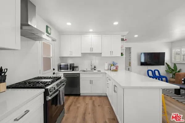 3037 Pacific Ave, Long Beach, CA 90806
