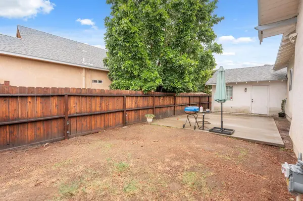 3006 E Mckenzie AVE, Fresno, CA 93701