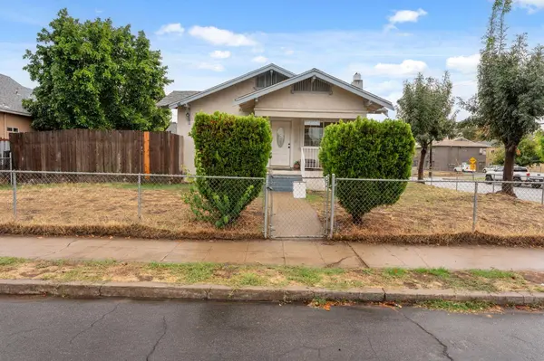 3006 E Mckenzie AVE, Fresno, CA 93701