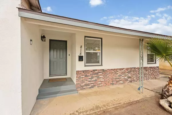 818 W Peralta WAY, Fresno, CA 93705