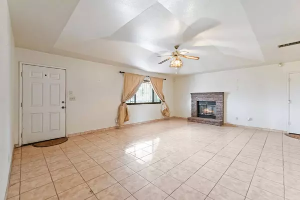 17214 Crescent DR, Madera, CA 93638