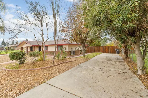 17214 Crescent DR, Madera, CA 93638