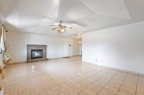 17214 Crescent DR, Madera, CA 93638