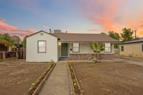 818 W Peralta WAY, Fresno, CA 93705