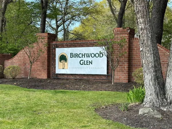 11 Glen Hollow #D56, Holtsville, NY 11742