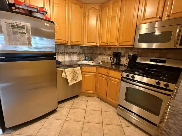 11 Glen Hollow #D56, Holtsville, NY 11742