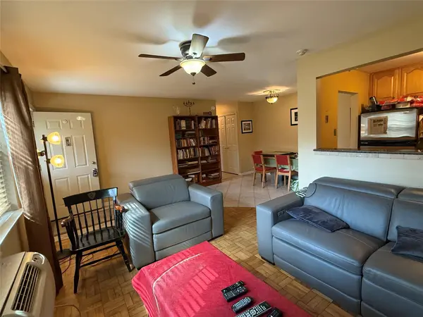 11 Glen Hollow #D56, Holtsville, NY 11742