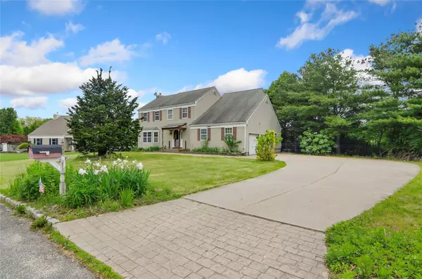 49 Tallmadge TRL, Miller Place, NY 11764