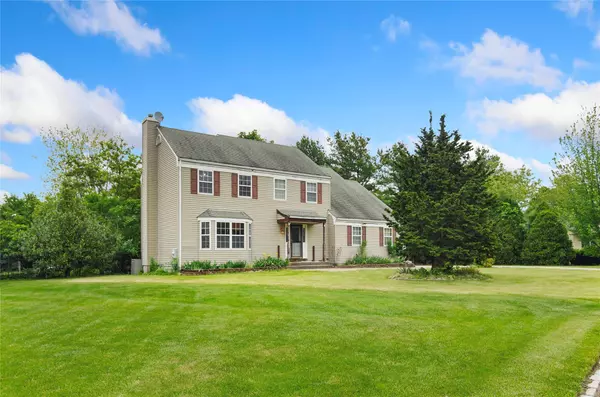 49 Tallmadge TRL, Miller Place, NY 11764