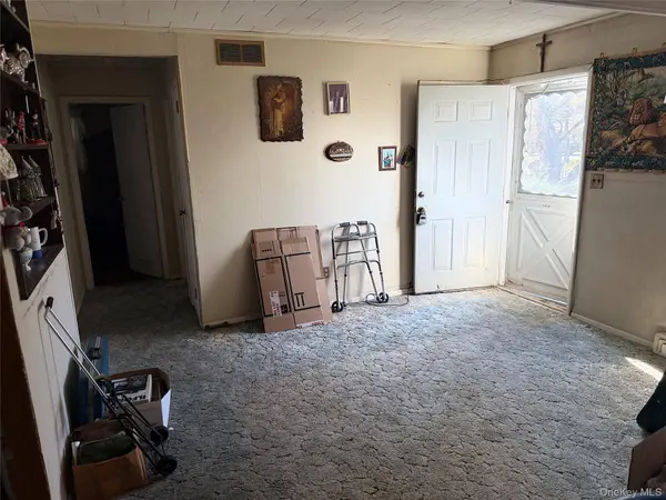 1663 N Thompson DR, Bay Shore, NY 11706