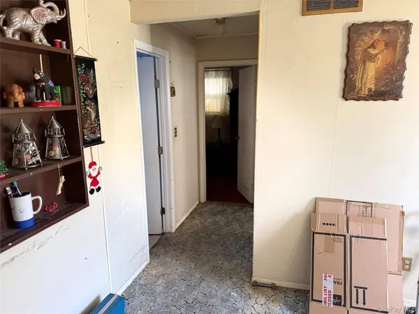 1663 N Thompson DR, Bay Shore, NY 11706