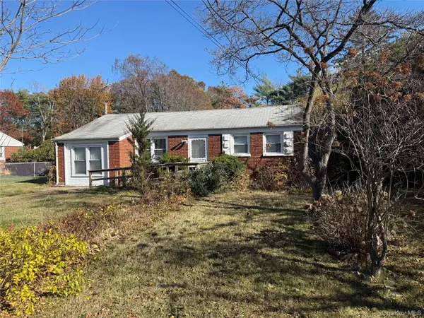 1663 N Thompson DR, Bay Shore, NY 11706