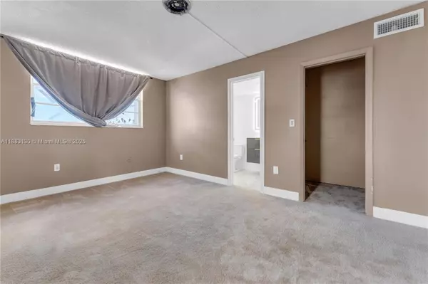 15600 NW 7th Ave #708, Miami, FL 33169