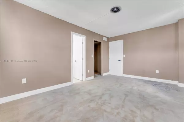 15600 NW 7th Ave #708, Miami, FL 33169