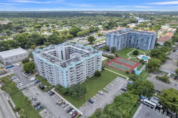 15600 NW 7th Ave #708, Miami, FL 33169