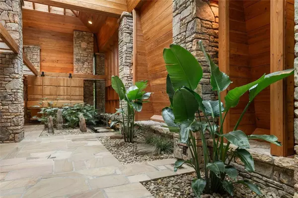 749 Stillmont CIR, Cashiers, NC 28717