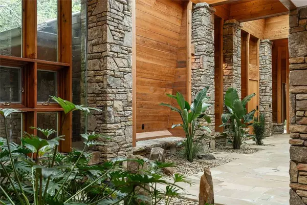 749 Stillmont CIR, Cashiers, NC 28717