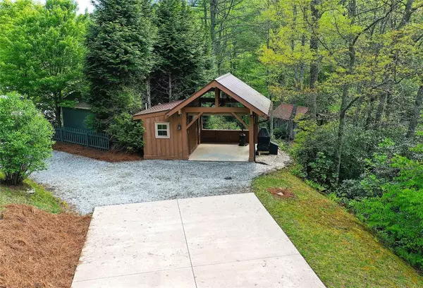 60 Bartram Trail LN, Scaly Mountain, NC 28775