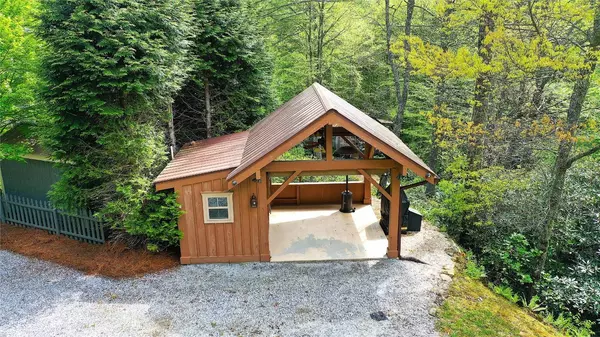 60 Bartram Trail LN, Scaly Mountain, NC 28775