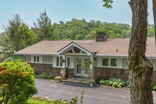 1130 Sky Lake DR, Highlands, NC 28741