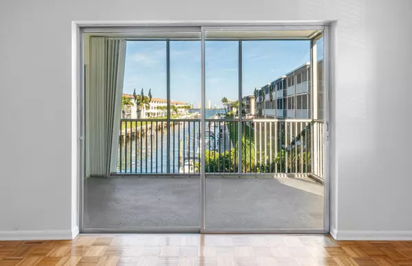 236 Castlewood DR 208, North Palm Beach, FL 33408