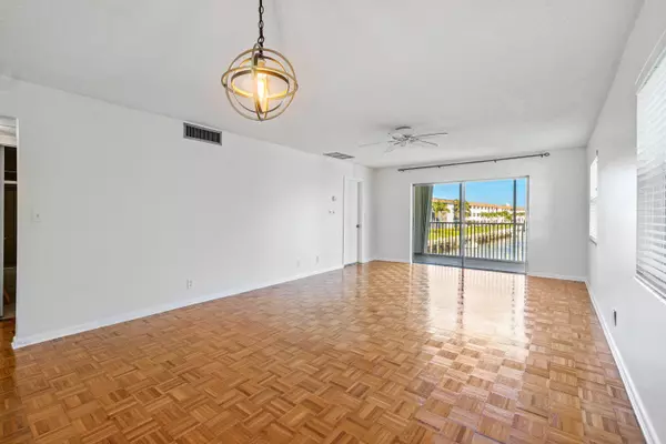 236 Castlewood DR 208, North Palm Beach, FL 33408