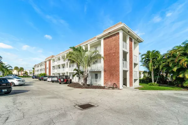 236 Castlewood DR 208, North Palm Beach, FL 33408