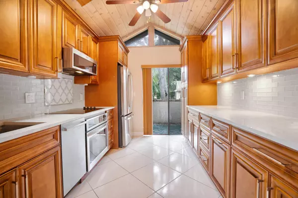 706 Maplewood DR, Greenacres, FL 33415