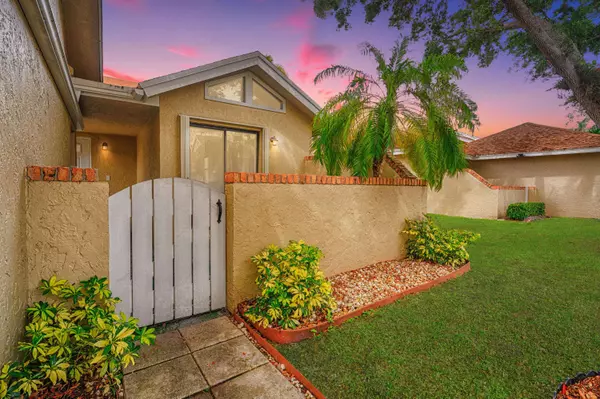 706 Maplewood DR, Greenacres, FL 33415