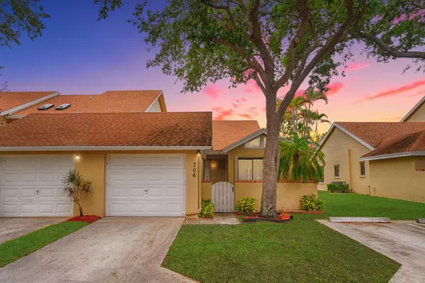 706 Maplewood DR, Greenacres, FL 33415