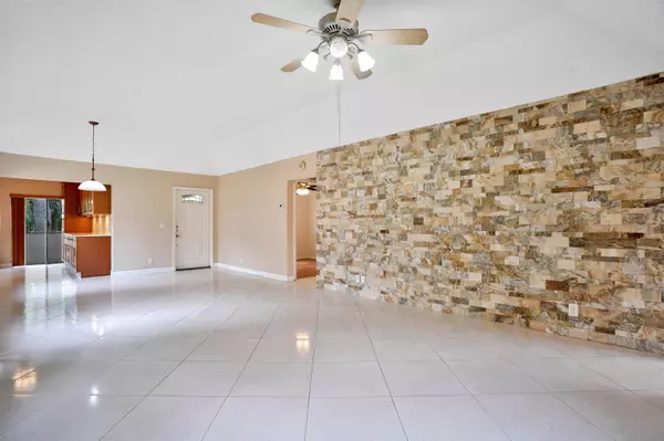 706 Maplewood DR, Greenacres, FL 33415