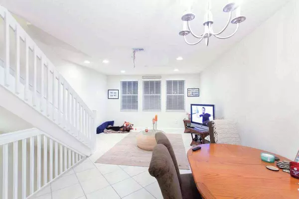 433 Amador LN 3, West Palm Beach, FL 33401