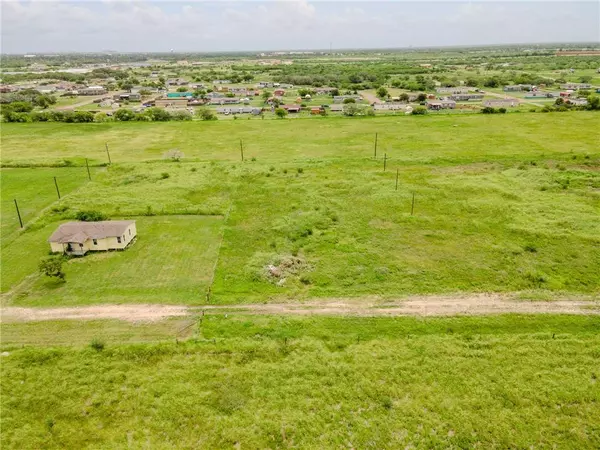 7906 Carol LN, Sinton, TX 78387