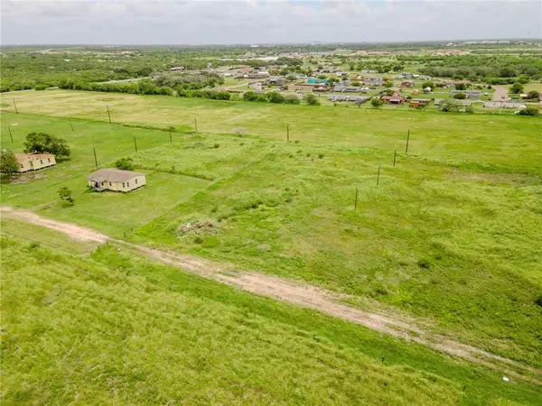 7906 Carol LN, Sinton, TX 78387