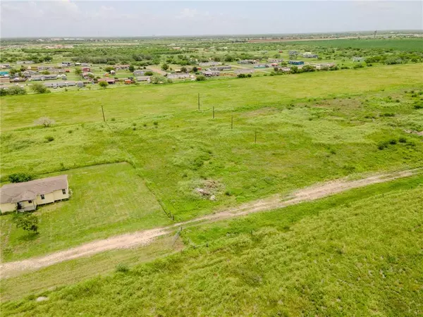 7906 Carol LN, Sinton, TX 78387