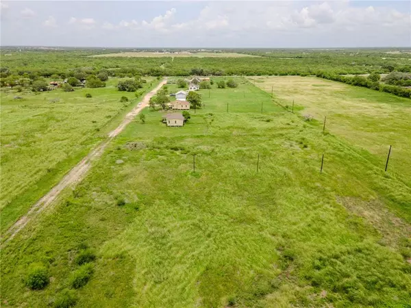 7906 Carol LN, Sinton, TX 78387