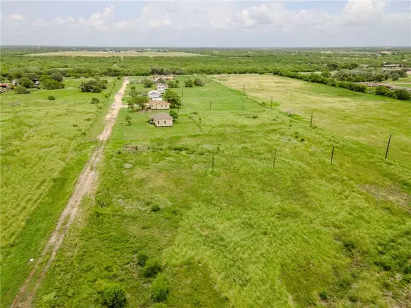 7906 Carol LN, Sinton, TX 78387