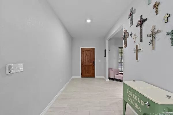 275 County Road 6866, Natalia, TX 78059