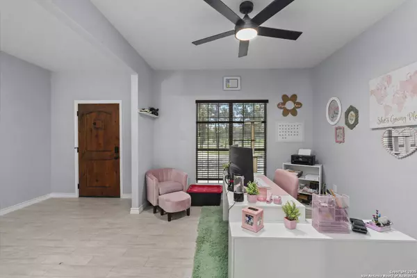 275 County Road 6866, Natalia, TX 78059