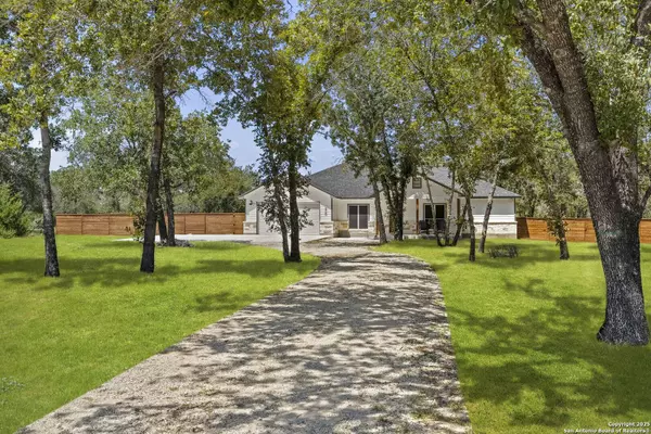 275 County Road 6866, Natalia, TX 78059