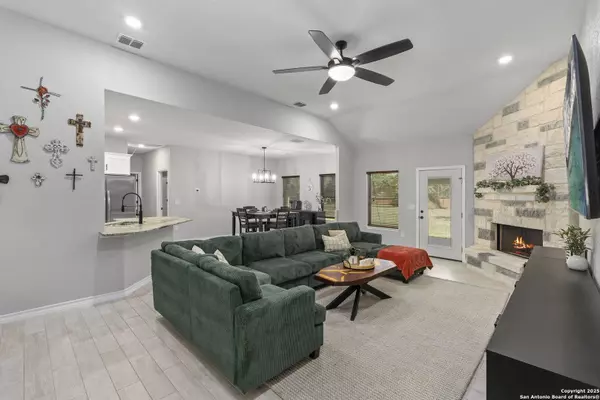 275 County Road 6866, Natalia, TX 78059