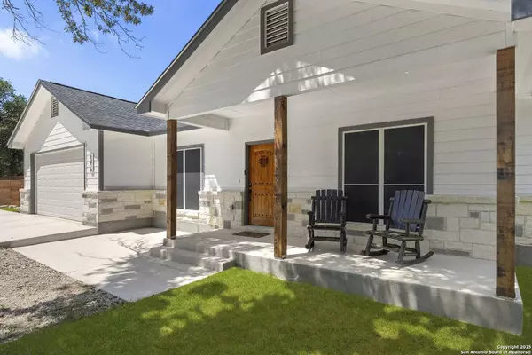 275 County Road 6866, Natalia, TX 78059